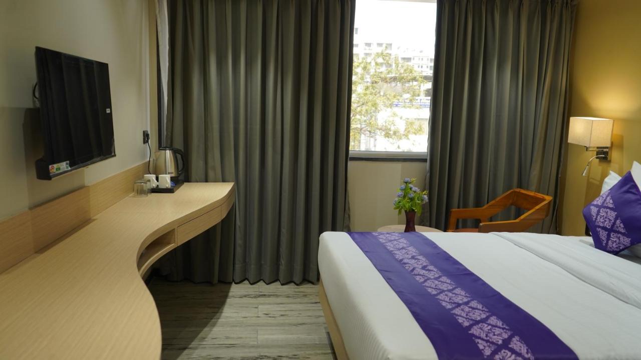 Purple Beds By Vits Dwarkesh, Surat Hotel Salabatpura Екстериор снимка