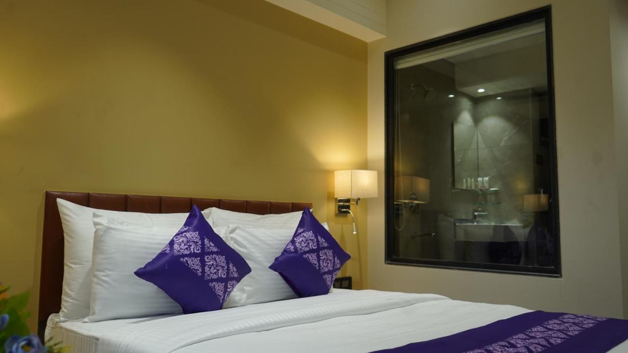 Purple Beds By Vits Dwarkesh, Surat Hotel Salabatpura Екстериор снимка