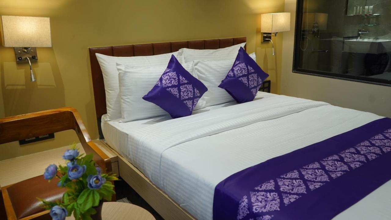 Purple Beds By Vits Dwarkesh, Surat Hotel Salabatpura Екстериор снимка