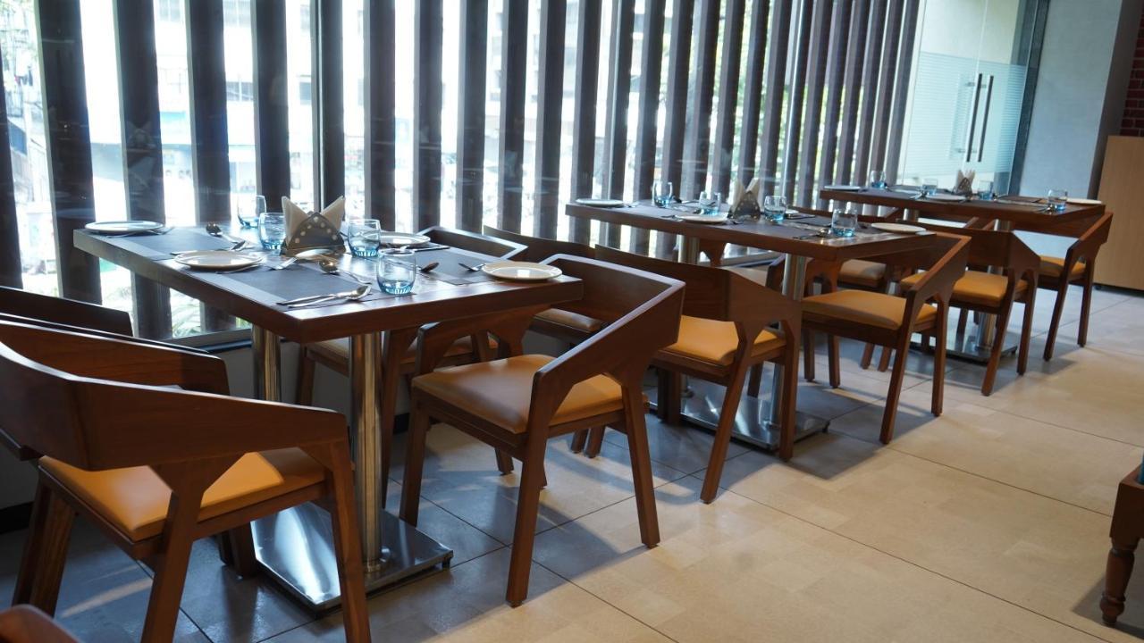Purple Beds By Vits Dwarkesh, Surat Hotel Salabatpura Екстериор снимка