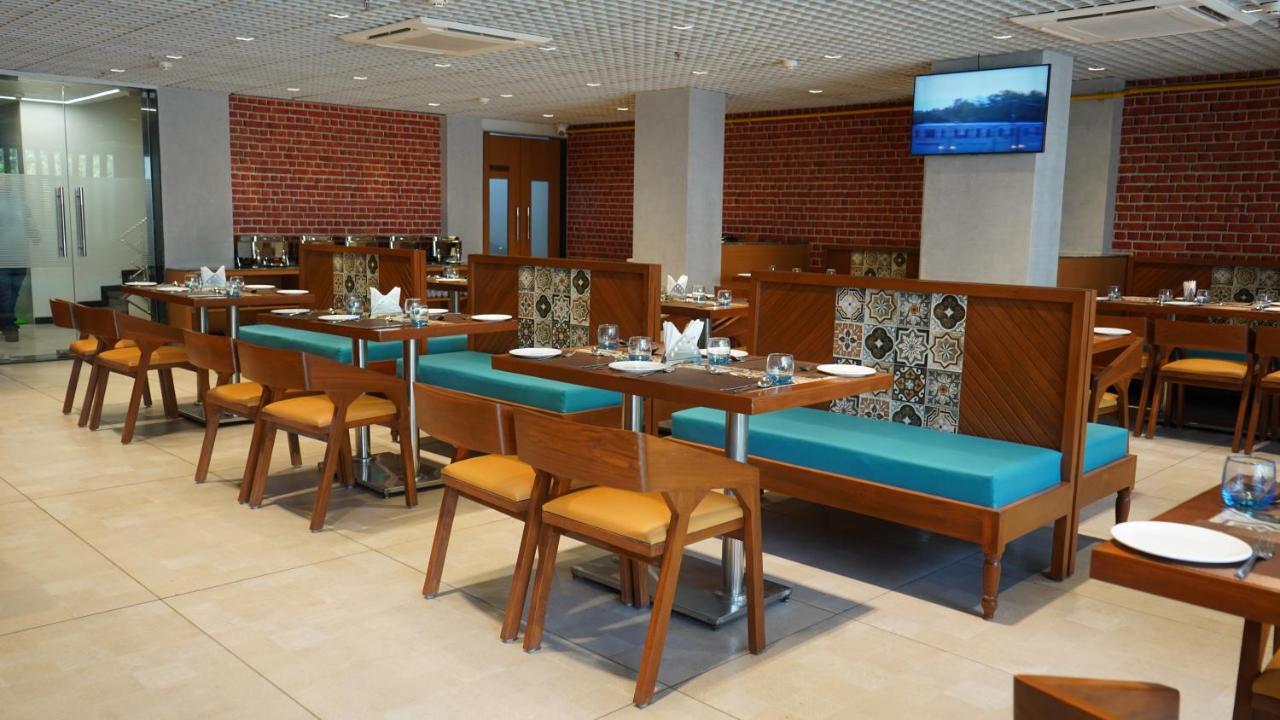 Purple Beds By Vits Dwarkesh, Surat Hotel Salabatpura Екстериор снимка