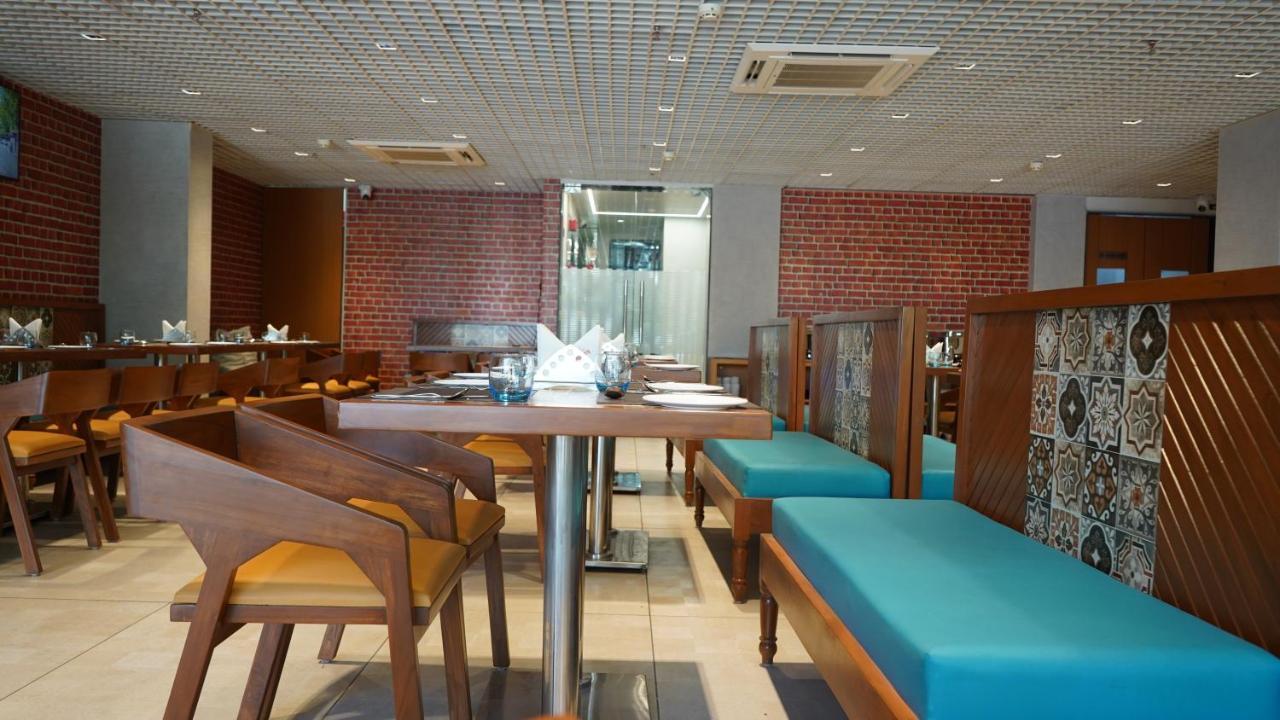 Purple Beds By Vits Dwarkesh, Surat Hotel Salabatpura Екстериор снимка