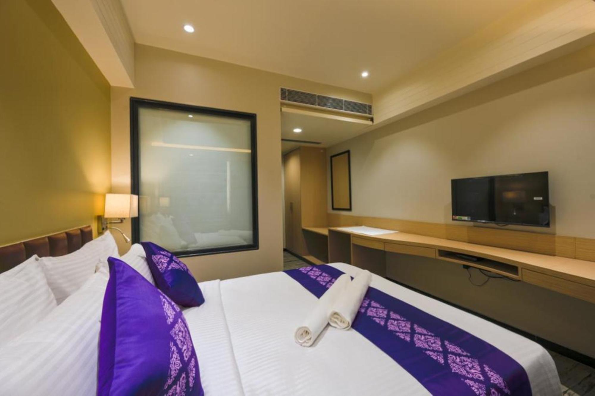 Purple Beds By Vits Dwarkesh, Surat Hotel Salabatpura Екстериор снимка